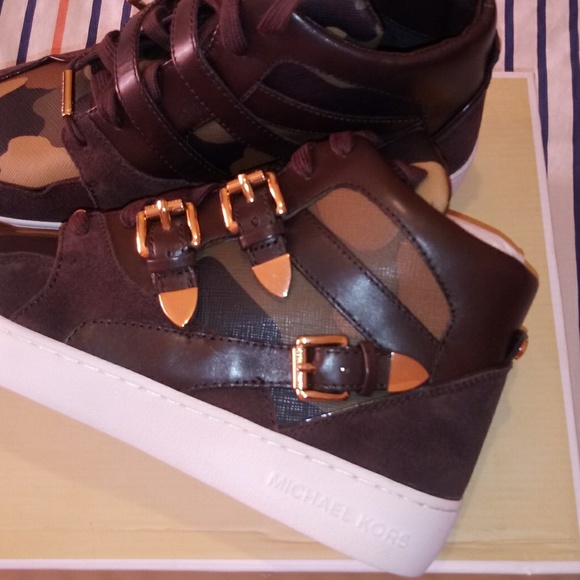 Michael Kors Robin High Top Sneaker - Picture 7 of 7